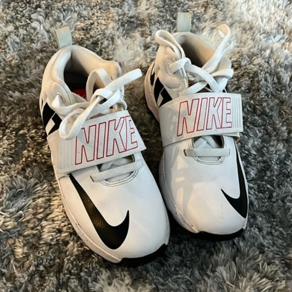 Nike Kids Basketball Shoes White‎ Black Red Logo Strap AQ9977-100 Size 5.5Y